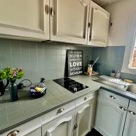 Beautiful With Balcony Near The Old Port Appartement