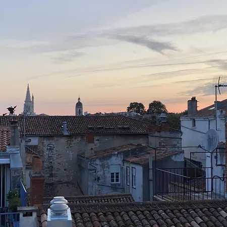 Beautiful With Balcony Near The Old Port Appartement