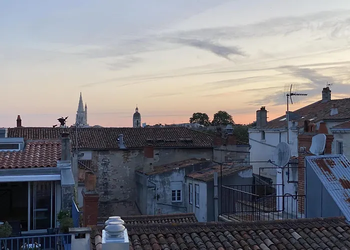 Beautiful With Balcony Near The Old Port Apartamento